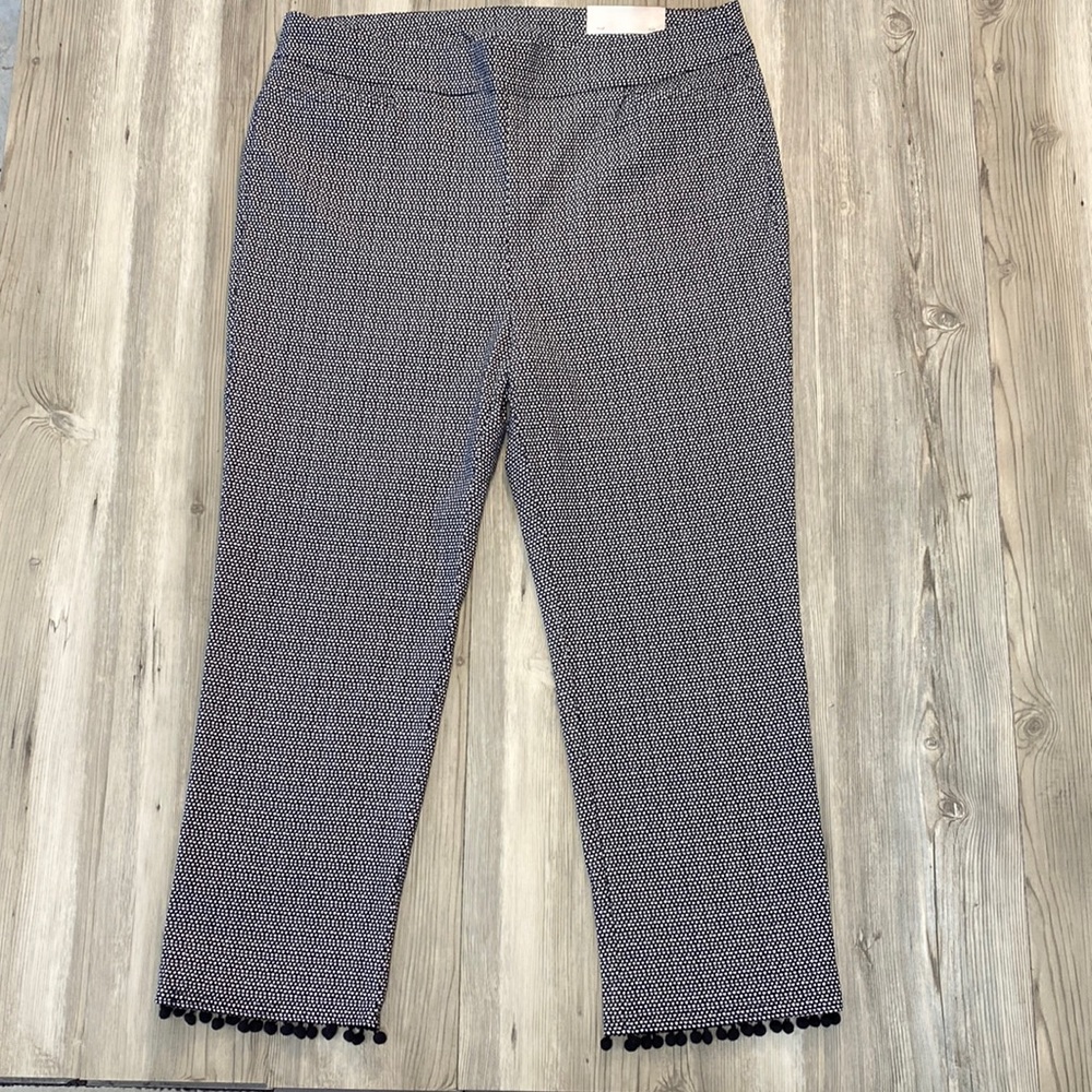 NWT!! Chico’s SO SLIMMING Brigitte crop pants w/Pom Pom trim